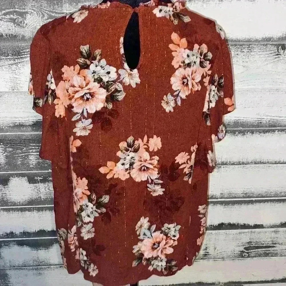 Maurice’s floral Gold sparkle top size 1 - Picture 4 of 5